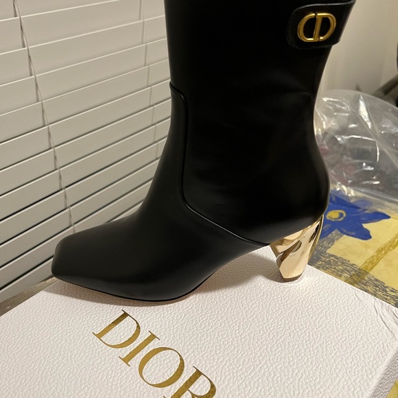 Christian Dior black boot with gold heel only worn once. Great condition - Picture 5 of 7